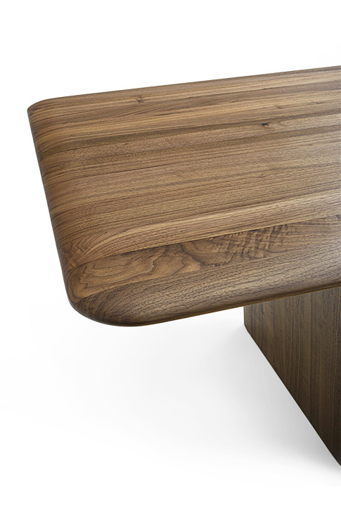Eine Kollektion mit fließendem und umhüllendem Design