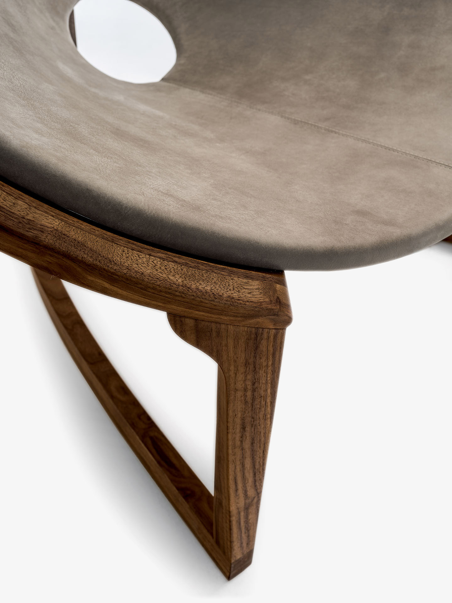 YIN & YANG LOUNGE CHAIR Gallery 4